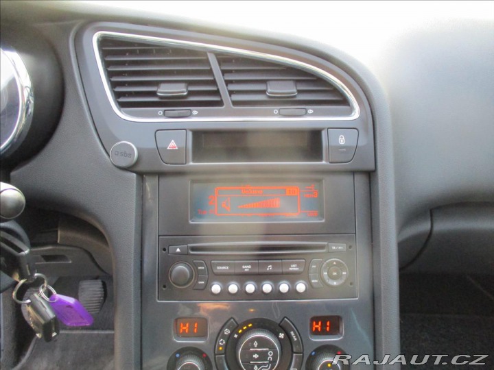 Peugeot 5008 2,0 HDI 150 k FAP Premium 2011