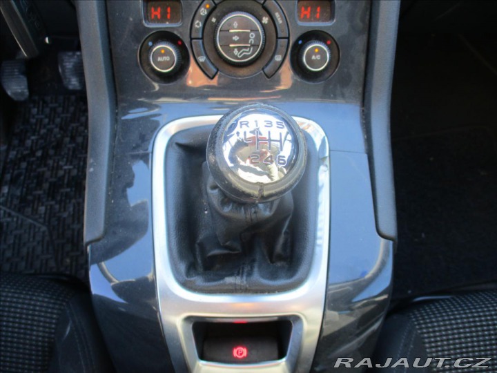 Peugeot 5008 2,0 HDI 150 k FAP Premium 2011