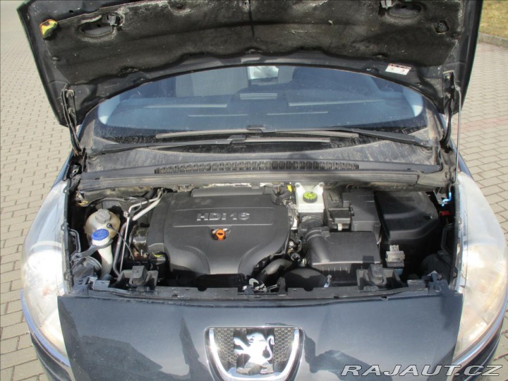 Peugeot 5008 2,0 HDI 150 k FAP Premium 2011
