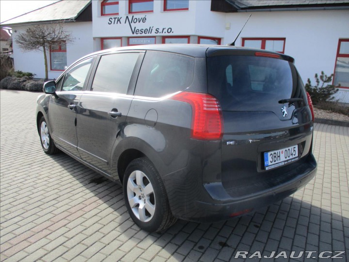 Peugeot 5008 2,0 HDI 150 k FAP Premium 2011