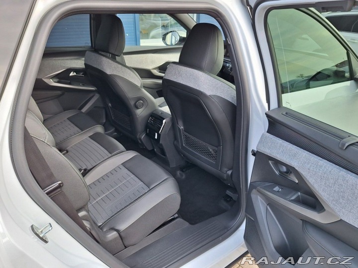 Peugeot 5008 GT Hybrid 136 e-DCS6 2025