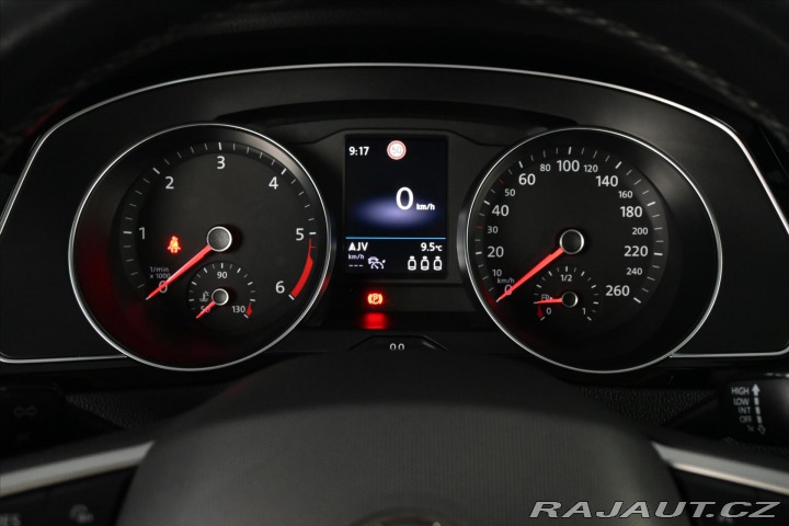 Volkswagen Passat 2,0 TDi 110kW Business Zá 2021