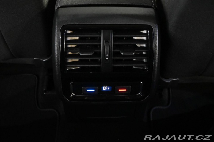 Volkswagen Passat 2,0 TDi 110kW Business Zá 2021