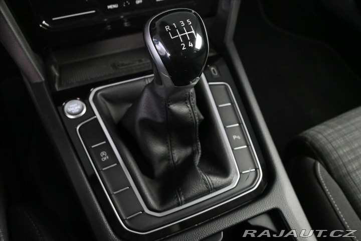 Volkswagen Passat 2,0 TDi 110kW Business Zá 2021