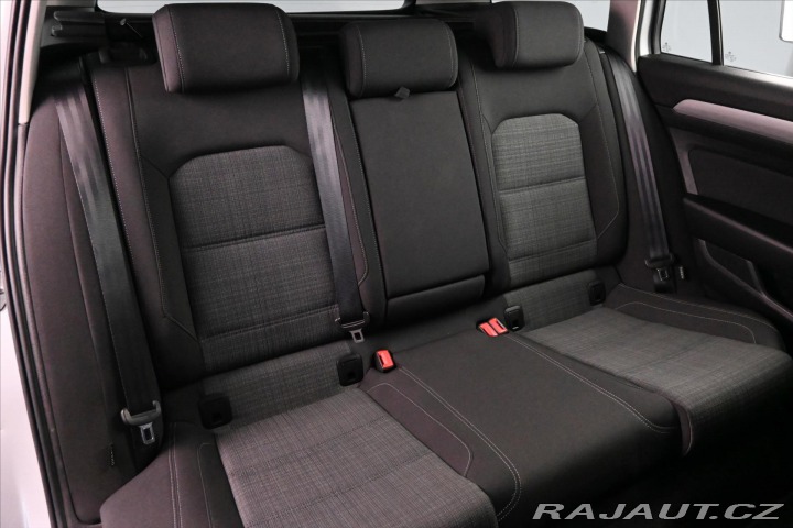 Volkswagen Passat 2,0 TDi 110kW Business Zá 2021