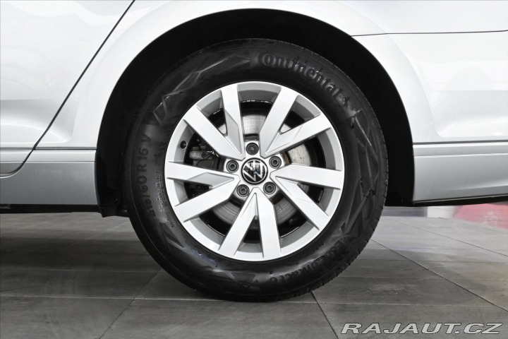 Volkswagen Passat 2,0 TDi 110kW Business Zá 2021