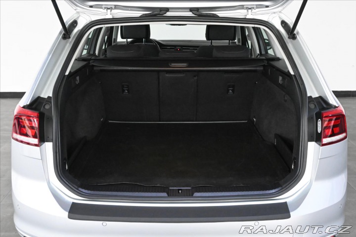 Volkswagen Passat 2,0 TDi 110kW Business Zá 2021