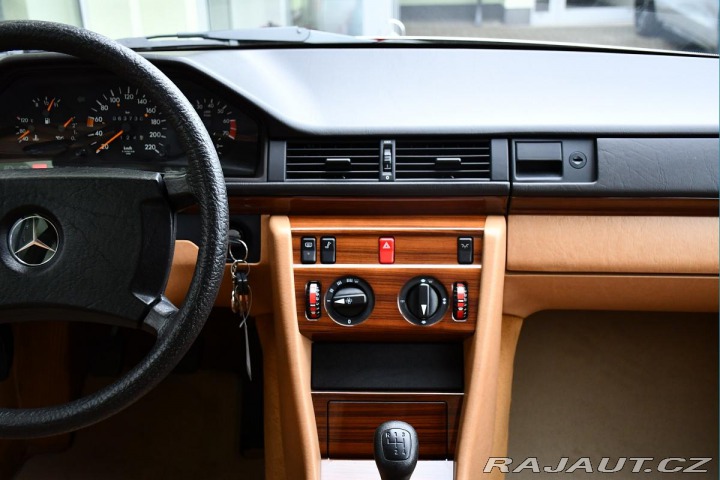 Mercedes-Benz 124 230E PĚKNÝ STAV 63.730KM 1990