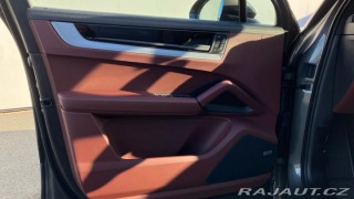 Porsche Cayenne Turbo E-Hybrid 2025