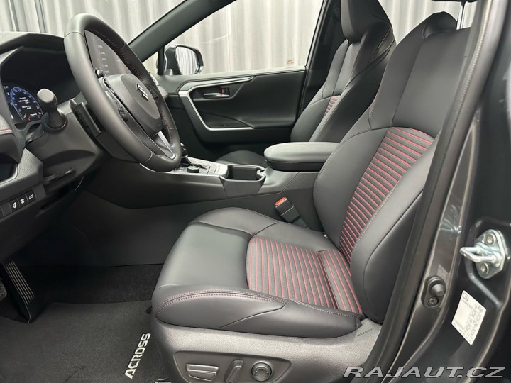 Suzuki Across 2,5 PHEV 4x4 -vůz na cest 2025