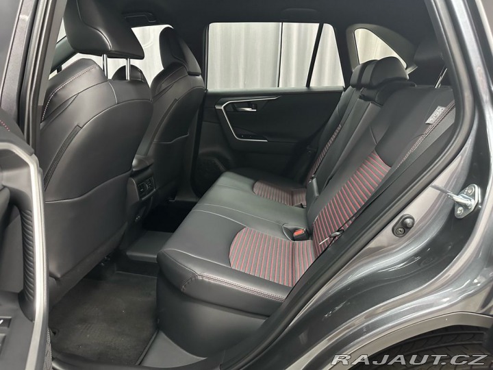 Suzuki Across 2,5 PHEV 4x4 -vůz na cest 2025