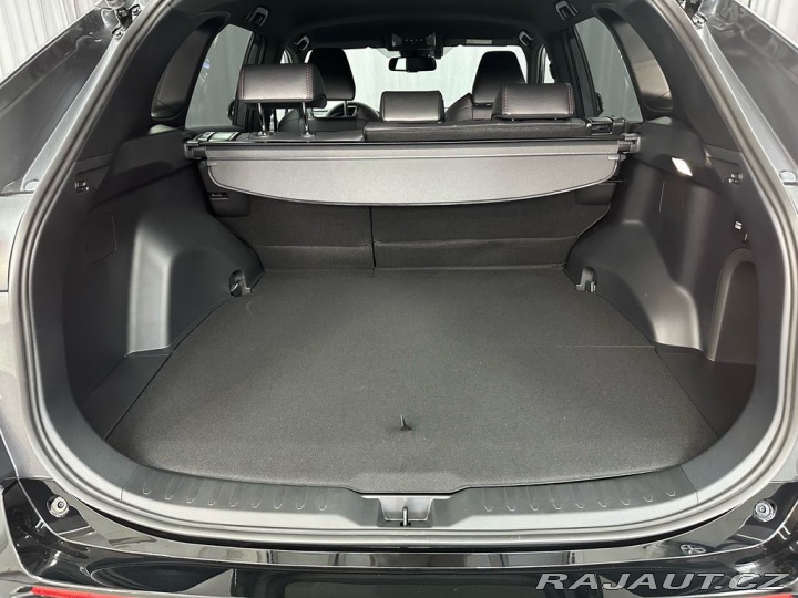 Suzuki Across 2,5 PHEV 4x4 -vůz na cest 2025