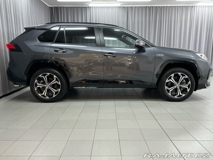 Suzuki Across 2,5 PHEV 4x4 -vůz na cest 2025