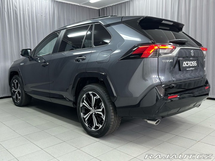 Suzuki Across 2,5 PHEV 4x4 -vůz na cest 2025