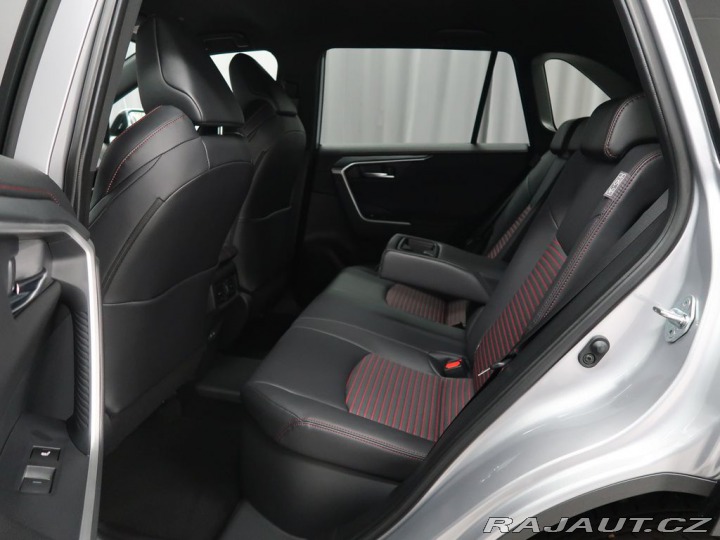 Suzuki Across 2,5 PHEV 4x4-vůz na cestě 2025