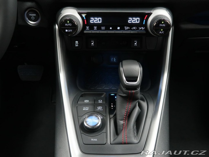 Suzuki Across 2,5 PHEV 4x4-vůz na cestě 2025