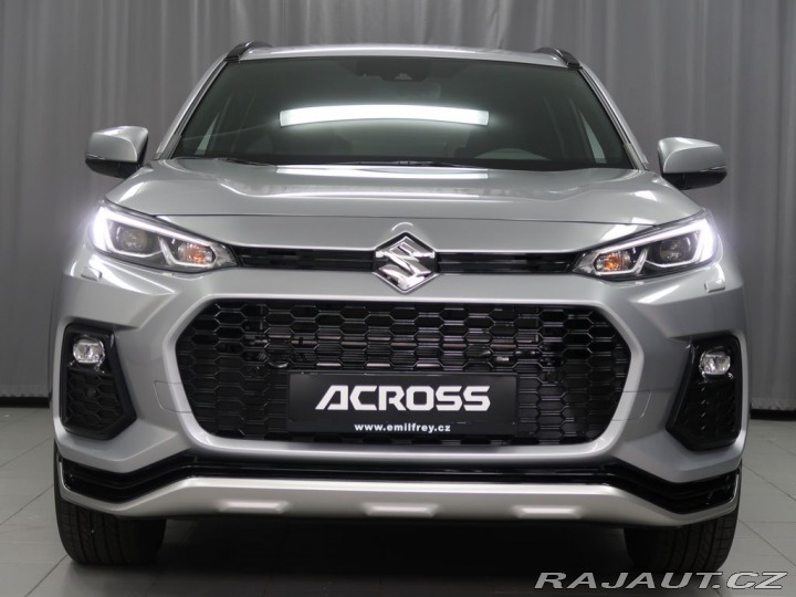Suzuki Across 2,5 PHEV 4x4-vůz na cestě 2025
