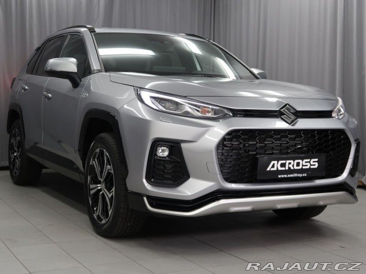 Suzuki Across 2,5 PHEV 4x4-vůz na cestě 2025