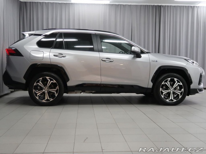 Suzuki Across 2,5 PHEV 4x4-vůz na cestě 2025