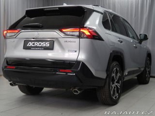 Suzuki Across 2,5 PHEV 4x4-vůz na cestě 2025