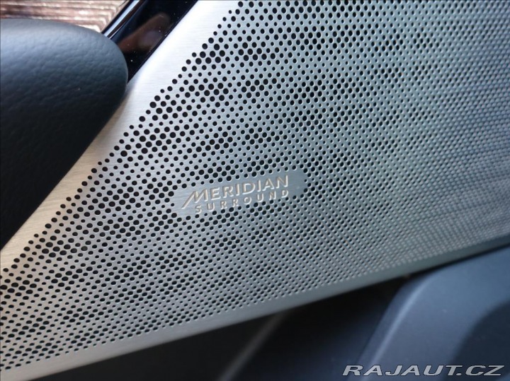 Land Rover Range Rover Velar 3,0 REZERVACE D300 R-Dyna 2021