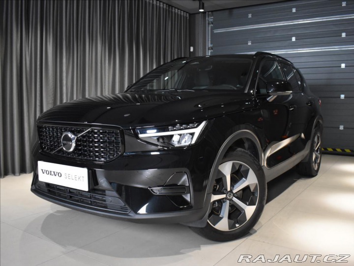 Volvo XC40 2,0 B3 Plus Dark Bezklíč 2023