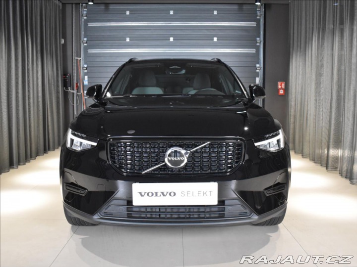 Volvo XC40 2,0 B3 Plus Dark Bezklíč 2023