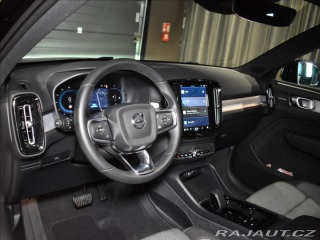 Volvo XC40 2,0 B3 Plus Dark Bezklíč 2023