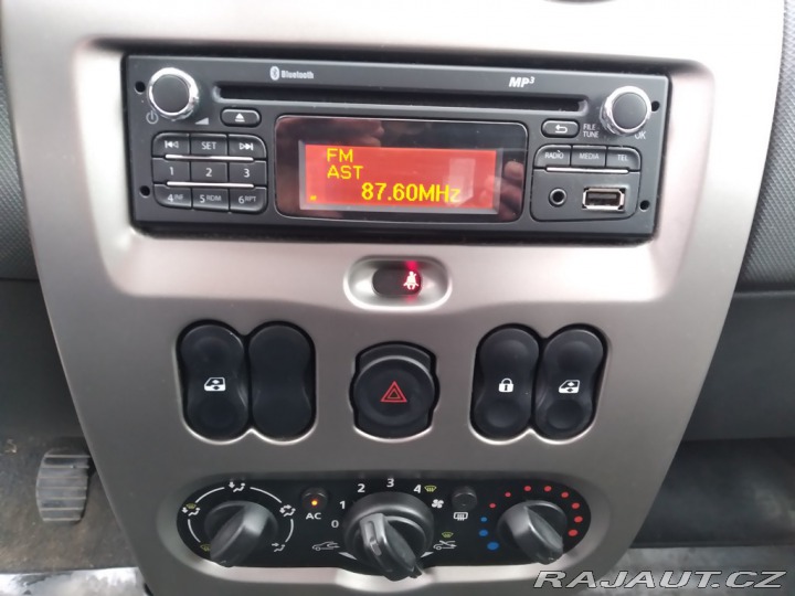Dacia Duster 1.6 16V 77kW ČR,KLIMA 2013