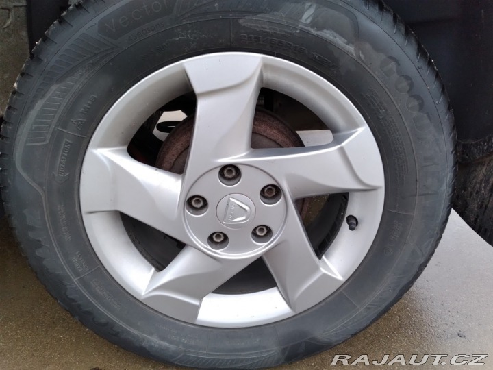 Dacia Duster 1.6 16V 77kW ČR,KLIMA 2013