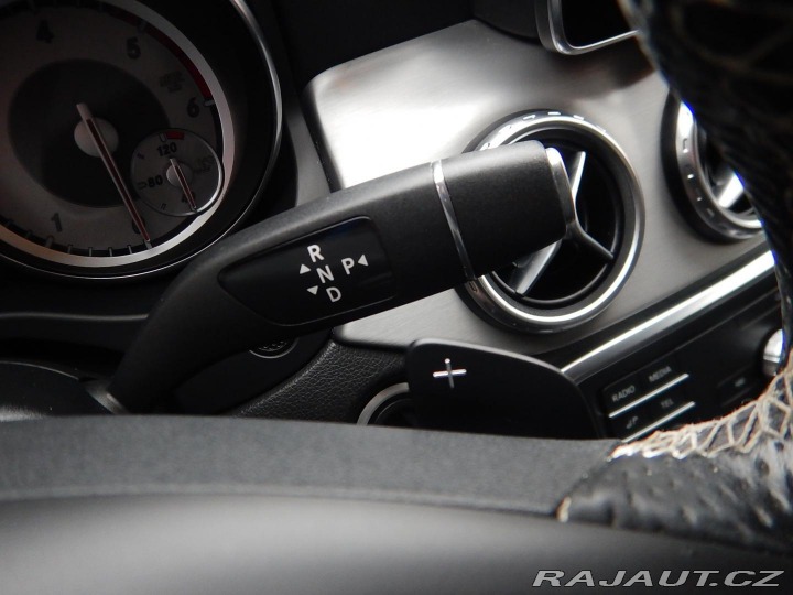 Mercedes-Benz GLA 200 D 4MATIC 2015