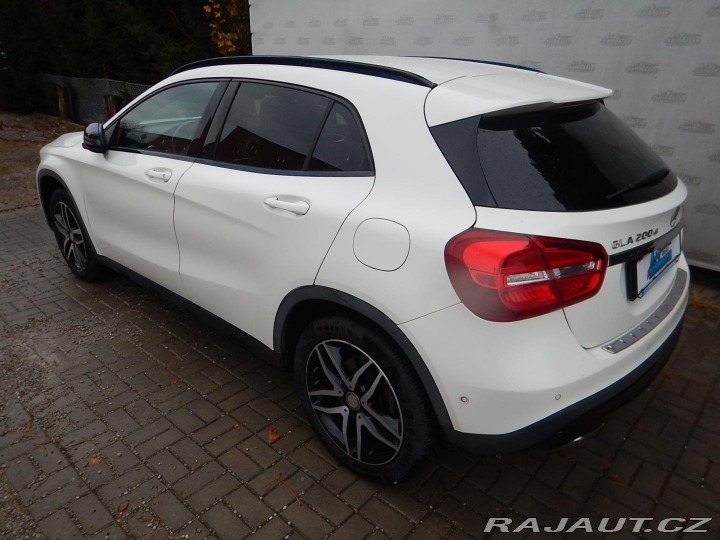Mercedes-Benz GLA 200 D 4MATIC 2015