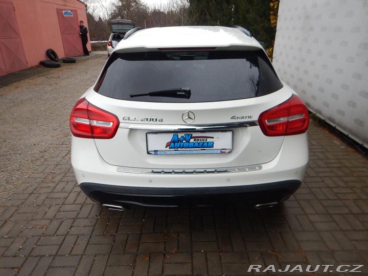 Mercedes-Benz GLA 200 D 4MATIC 2015