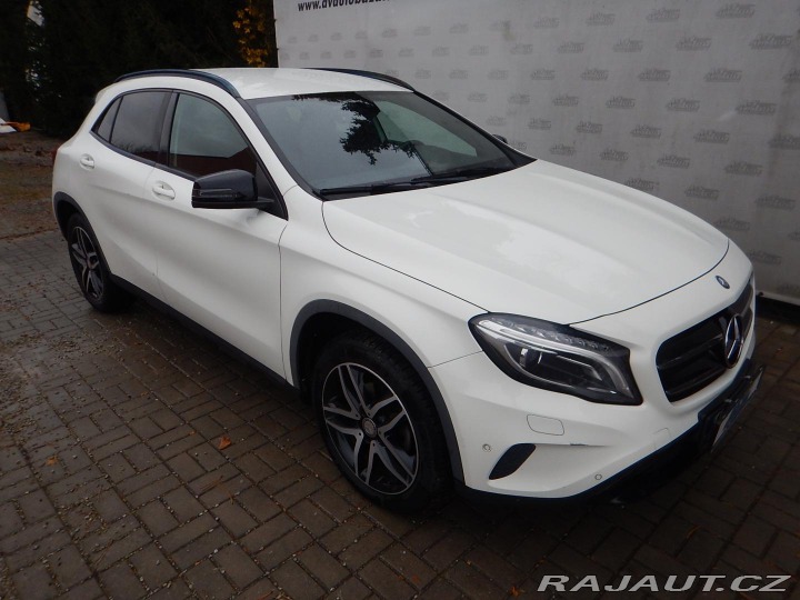 Mercedes-Benz GLA 200 D 4MATIC 2015