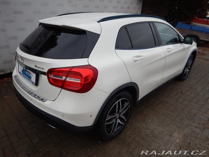 Mercedes-Benz GLA 200 D 4MATIC 2015