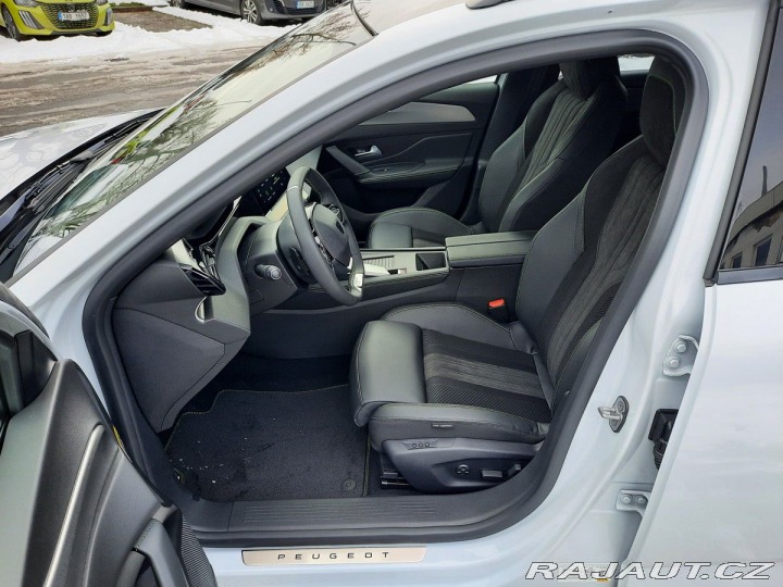 Peugeot 308 SW GT 1,2 PT 130k EAT8 2025
