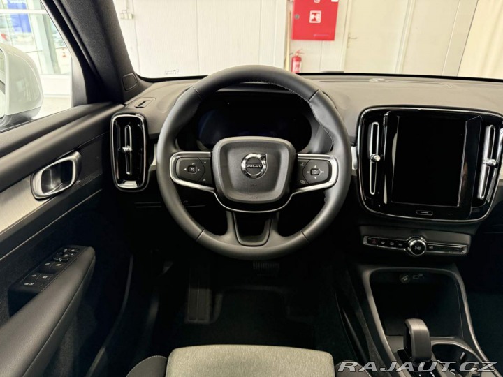 Volvo XC40 B3 2.0L 163 HP AT7 FWD CO 2025