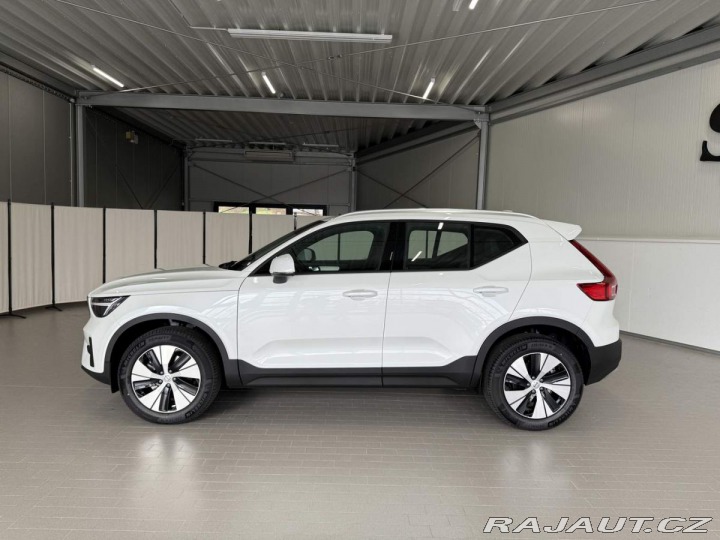Volvo XC40 B3 2.0L 163 HP AT7 FWD CO 2025