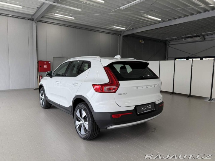 Volvo XC40 B3 2.0L 163 HP AT7 FWD CO 2025