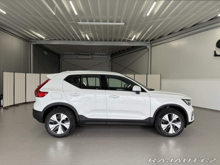 Volvo XC40 B3 2.0L 163 HP AT7 FWD CO 2025
