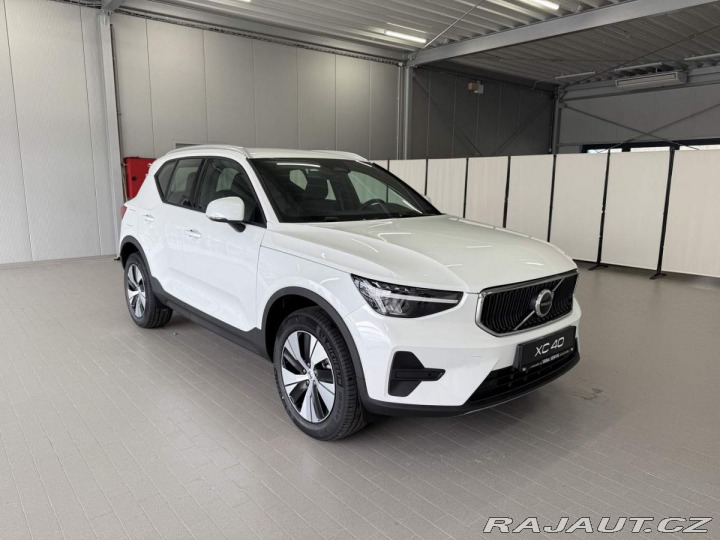 Volvo XC40 B3 2.0L 163 HP AT7 FWD CO 2025