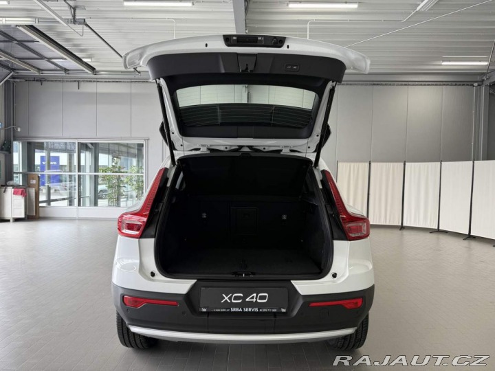 Volvo XC40 B3 2.0L 163 HP AT7 FWD CO 2025