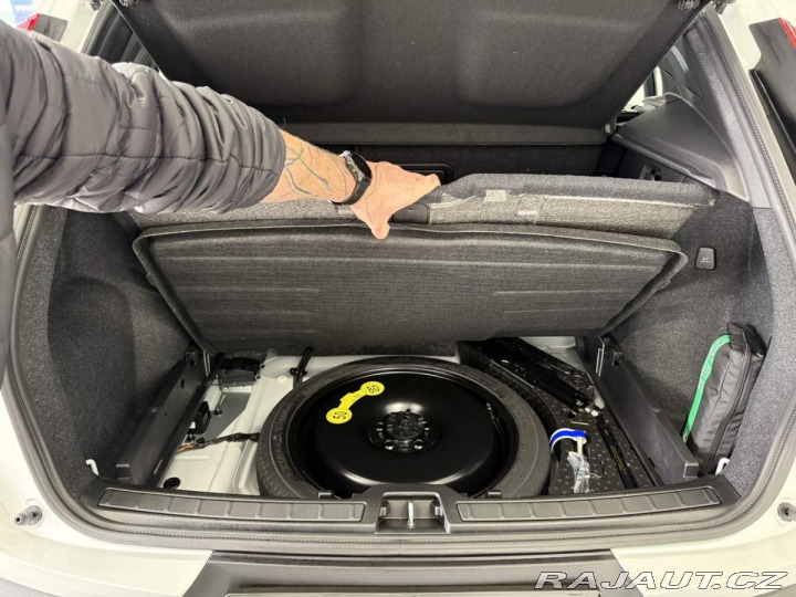 Volvo XC40 B3 2.0L 163 HP AT7 FWD CO 2025