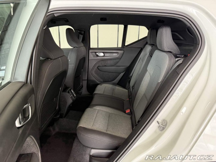 Volvo XC40 B3 2.0L 163 HP AT7 FWD CO 2025