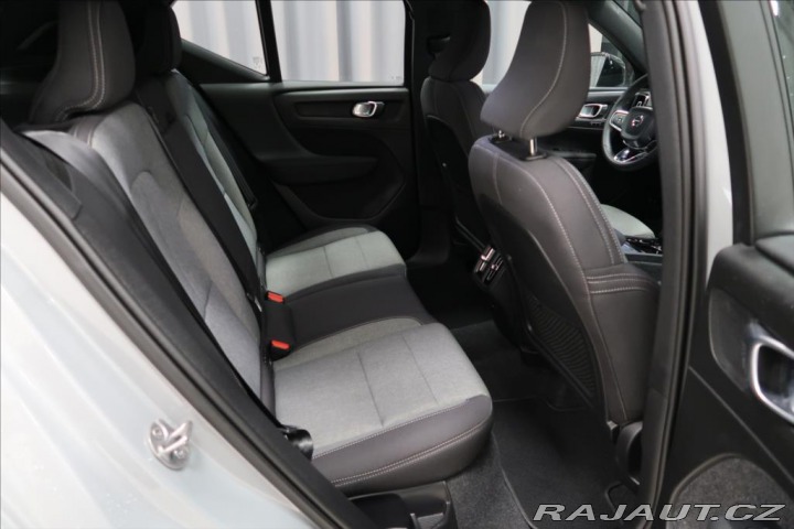 Volvo XC40 2,0 B3 Plus Dark AUT 2024