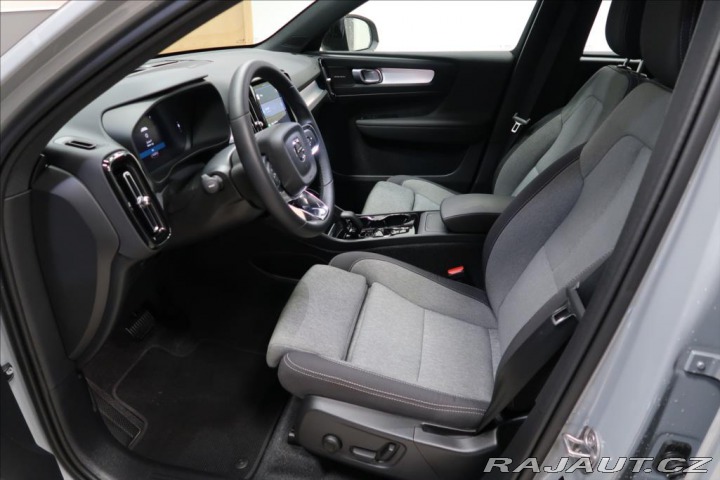 Volvo XC40 2,0 B3 Plus Dark AUT 2024