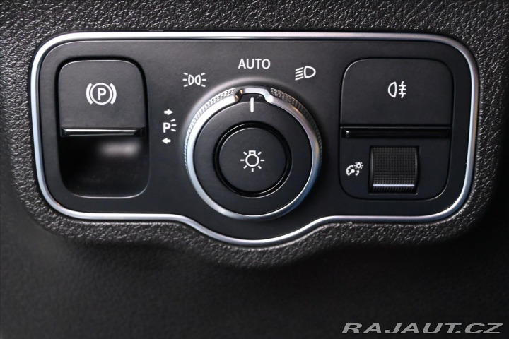 Mercedes-Benz GLB 2,0 220 d 140 kW AT/8 Zár 2021
