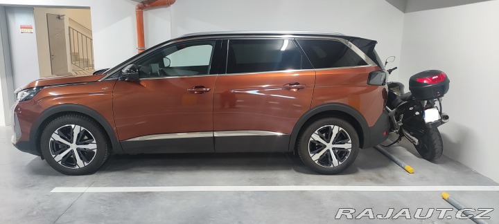 Peugeot 5008 2021