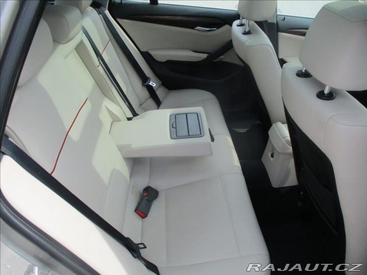 BMW X1 2,0 xDrive18d Futura Pano 2013