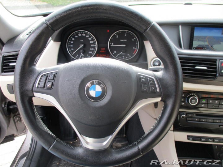 BMW X1 2,0 xDrive18d Futura Pano 2013